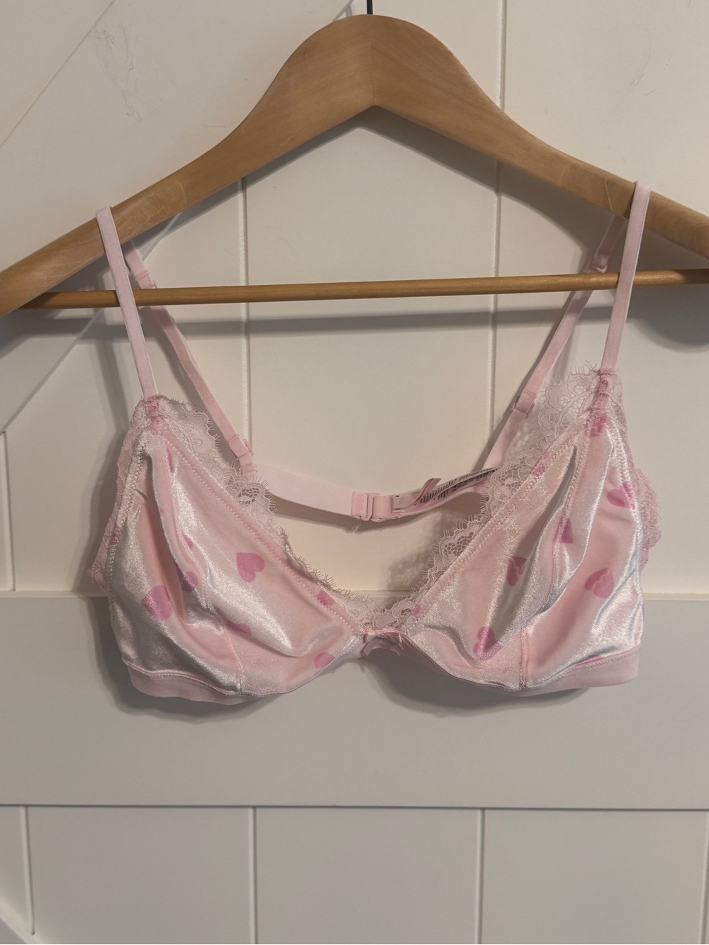 SKIMS Women’s XL Pink Satin Heart Print Lace Triangle Bra Valentine Lingerie